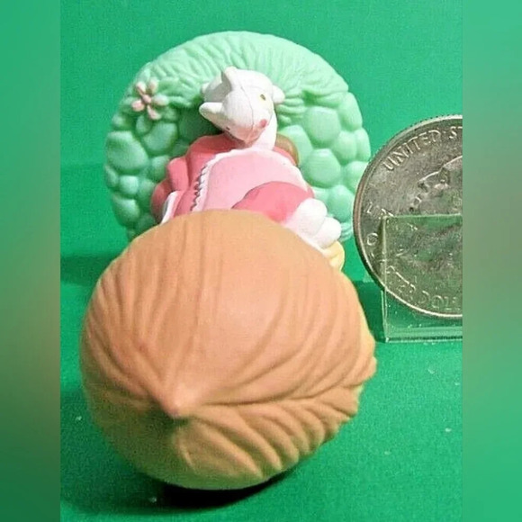 1977 Hallmark Merry Miniature BETSY CLARK with Bunny Rabbits Easter Spring - Picture 7 of 8